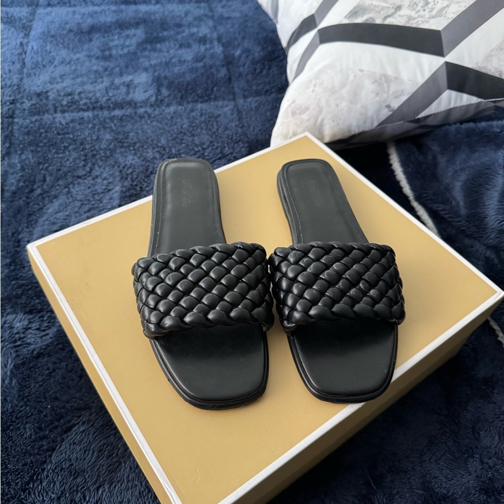 Michael Kors Elegant Black Woven Slide Sandals